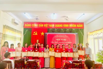 Chiều ngày 28/9/2024 Trường MN An Hải tổ chức Hội nghị Viên chức, Người lao động. Nhằm đánh giá kết quả đạt được trong năm học 2023-2024 và đề ra phương hướng nhiệm vụ năm học 2024-2025. Tập thể đã thảo luận sôi nổi, tích cực và Hội nghị thành công tốt đẹp.